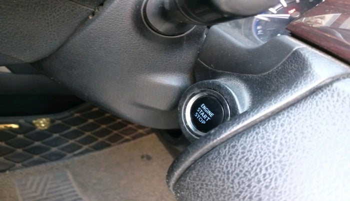 2016 Toyota Innova Crysta 2.4 VX 7 STR, Diesel, Manual, 3,30,504 km, interior