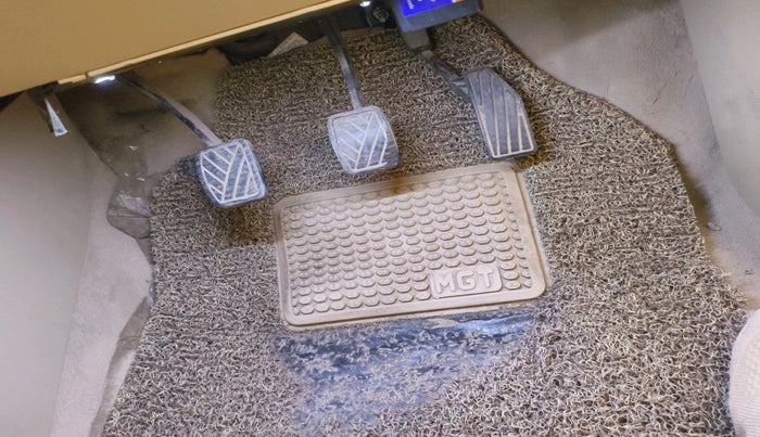 2017 Maruti Dzire LXI, Petrol, Manual, 47,999 km, interior