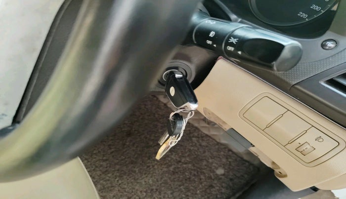 2011 Hyundai Verna FLUIDIC 1.6 VTVT, Petrol, Manual, 1,39,134 km, interior