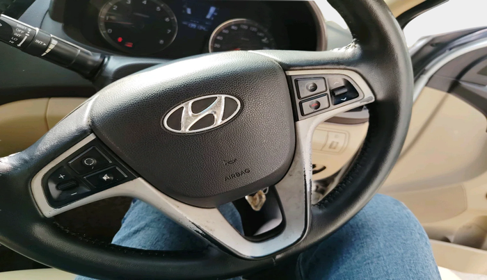 2011 Hyundai Verna FLUIDIC 1.6 VTVT, Petrol, Manual, 1,39,134 km, interior