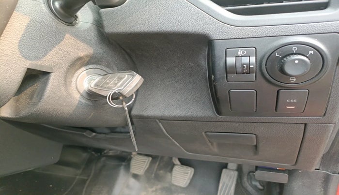 2017 Mahindra Kuv100 K8 6 STR, Petrol, Manual, 20,346 km, interior