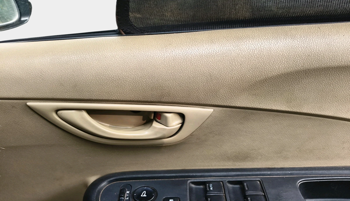 2017 Honda Amaze 1.2L I-VTEC S, Petrol, Manual, 1,19,096 km, interior