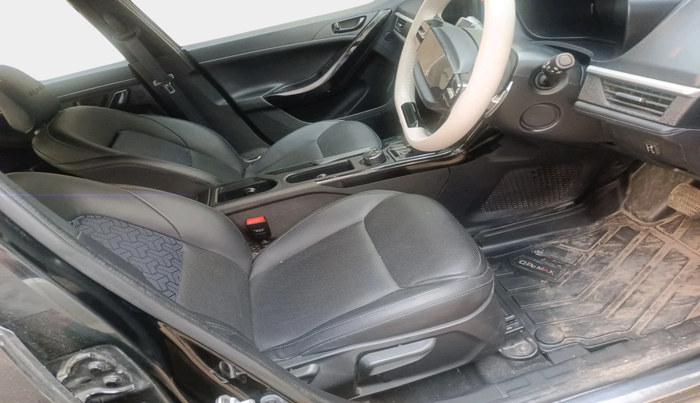2024 Tata NEXON Creative Plus 1.2 Revotron 7DCA Dark Edition, CNG, Automatic, 45,715 km, interior