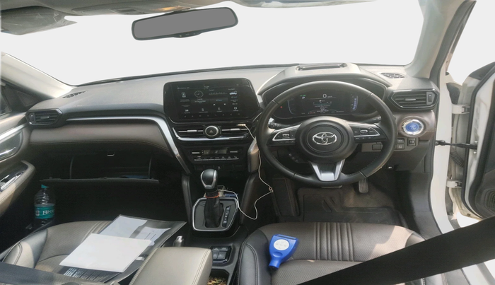 2025 Toyota URBAN CRUISER HYRYDER V HYBRID, Hybrid, Automatic, 18,189 km, interior