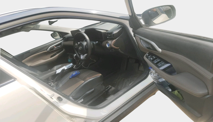 2025 Toyota URBAN CRUISER HYRYDER V HYBRID, Hybrid, Automatic, 18,189 km, interior