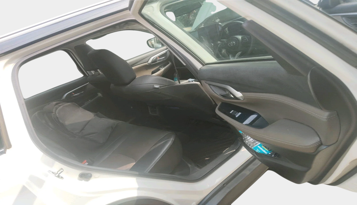 2025 Toyota URBAN CRUISER HYRYDER V HYBRID, Hybrid, Automatic, 18,189 km, interior