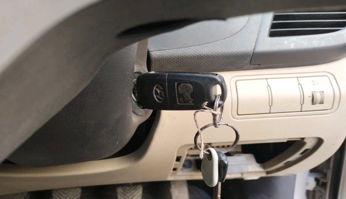 2011 Hyundai Verna FLUIDIC 1.6 VTVT EX, Petrol, Manual, 1,27,118 km, interior