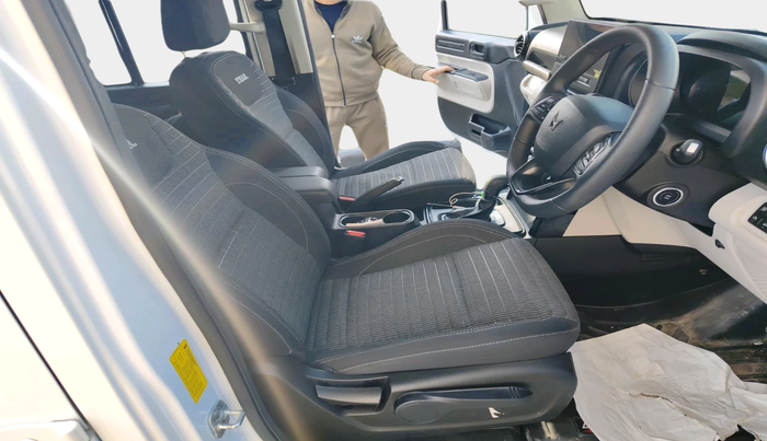 2025 Mahindra Thar Roxx MX3 Petrol AT 2WD, Petrol, Automatic, 5,567 km, interior