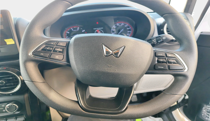 2025 Mahindra Thar Roxx MX3 Petrol AT 2WD, Petrol, Automatic, 5,567 km, interior
