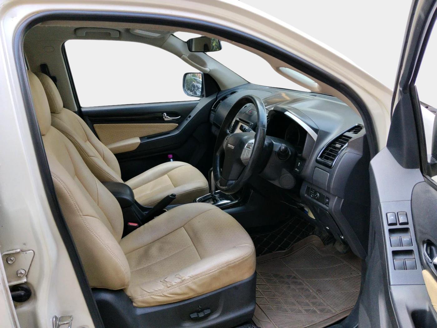 2017 ISUZU MU-X 4x2 AT, Diesel, Automatic, 1,98,239 km, interior