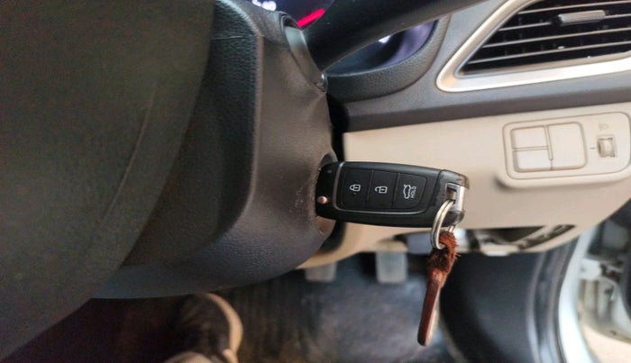 2018 Hyundai Verna 1.4 EX PETROL, Petrol, Manual, 49,640 km, interior