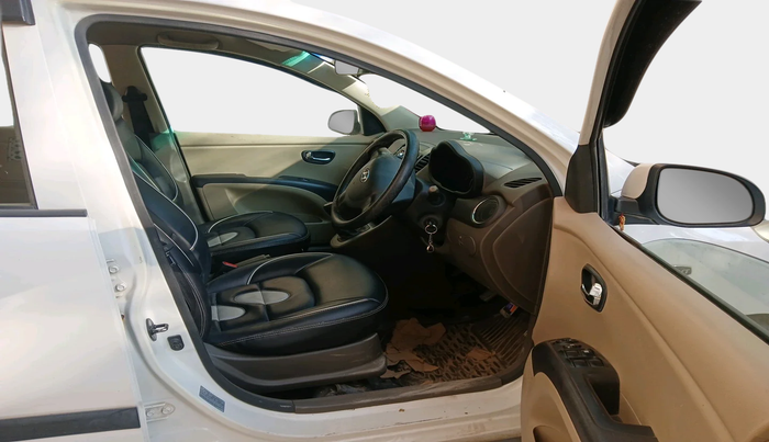 2013 Hyundai i10 MAGNA 1.2, Petrol, Manual, 66,665 km, interior