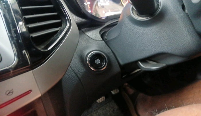 2023 Mahindra XUV300 W8 (O) 1.2 PETROL, Petrol, Manual, 20,964 km, interior