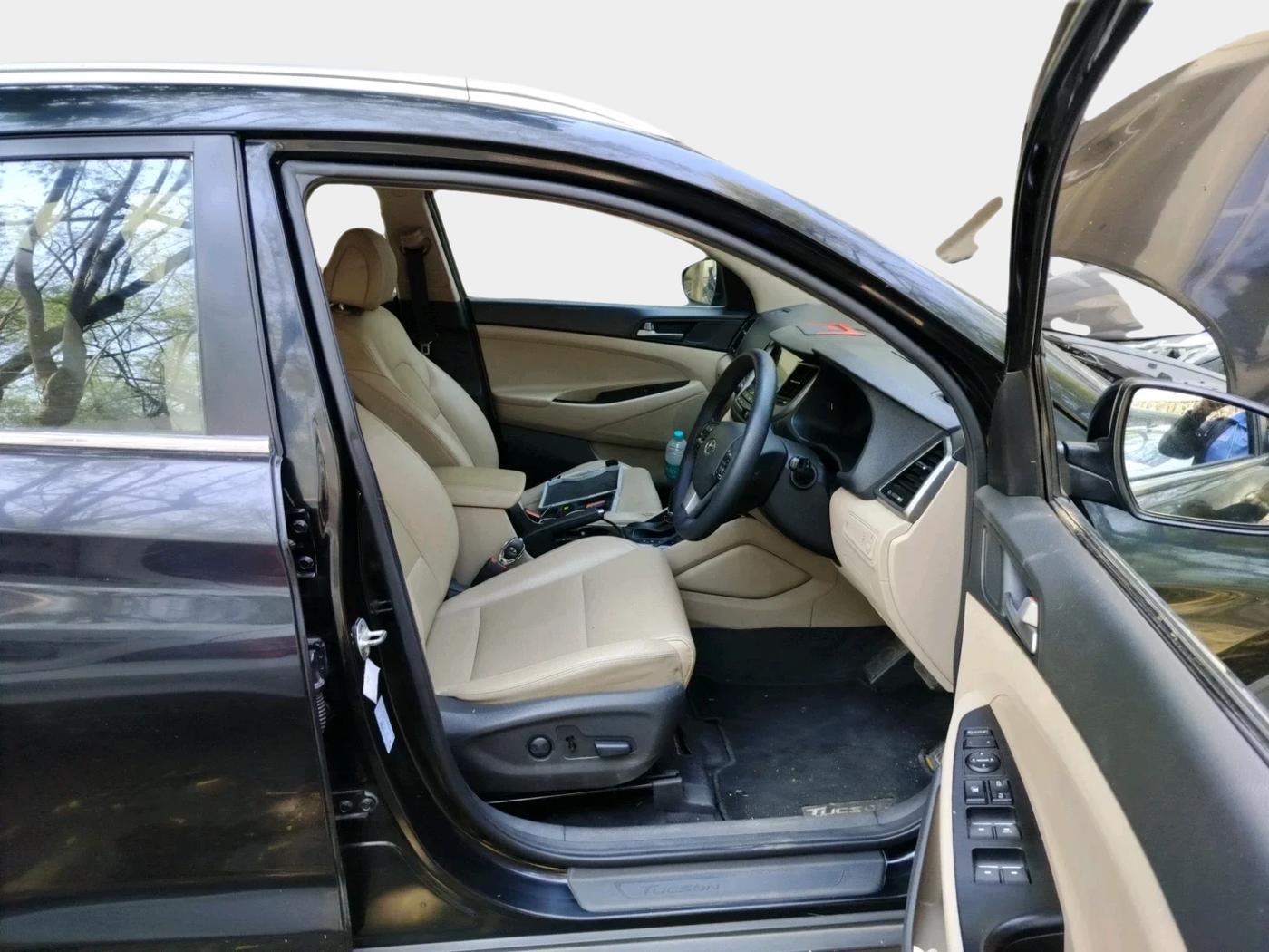 2018 Hyundai Tucson 2WD AT GL DIESEL
, Diesel, Automatic, 1,12,377 km, interior