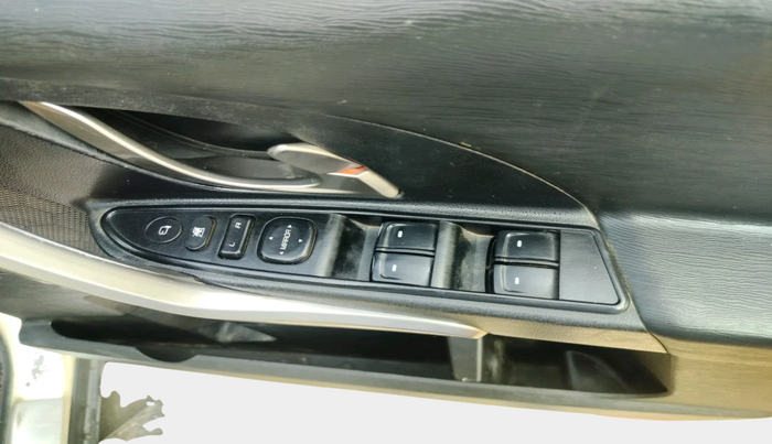 2021 Mahindra XUV500 W9, Diesel, Manual, 88,579 km, interior