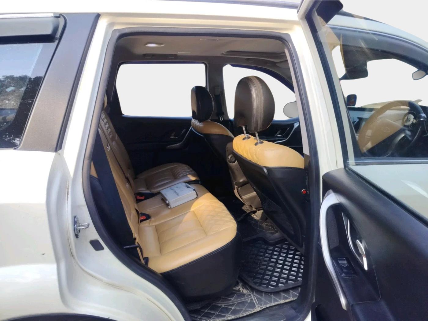 2021 Mahindra XUV500 W9, Diesel, Manual, 88,579 km, interior