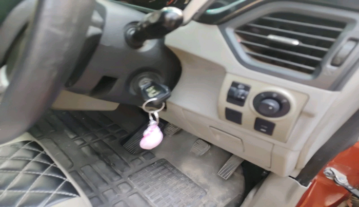 2016 Mahindra Kuv100 K8 6 STR, Petrol, Manual, 66,658 km, interior