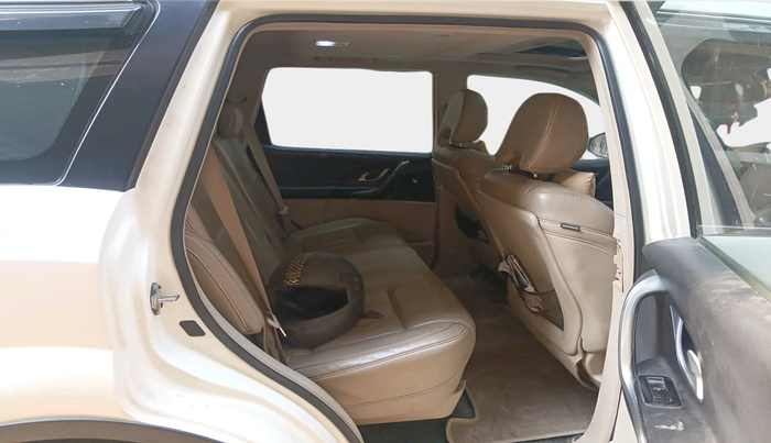 2016 Mahindra XUV500 W10 1.99, Diesel, Manual, 69,999 km, interior