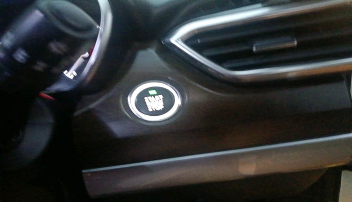 2019 Tata Harrier XZ 2.0L, Diesel, Manual, 1,21,202 km, interior