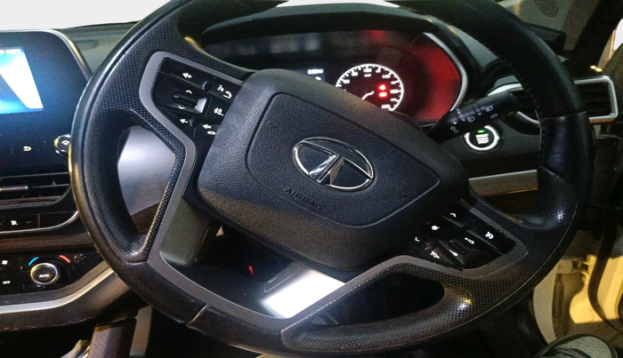 2019 Tata Harrier XZ 2.0L, Diesel, Manual, 1,21,202 km, interior