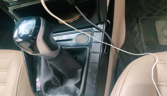 2023 Volkswagen VIRTUS HIGHLINE TSI 1.0 AT, Petrol, Automatic, 27,141 km, interior