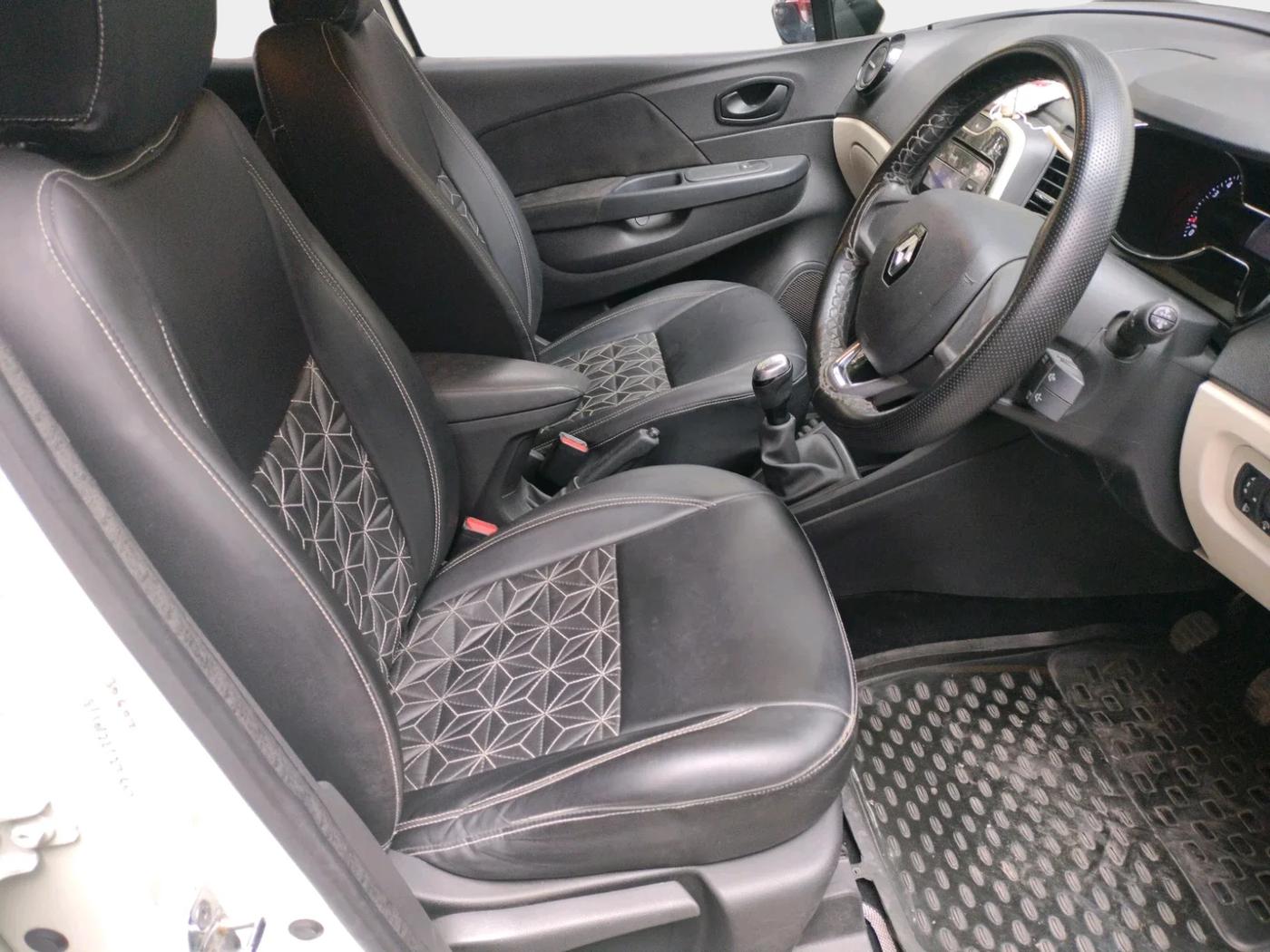 2018 Renault Captur RXE PETROL, Petrol, Manual, 30,337 km, interior