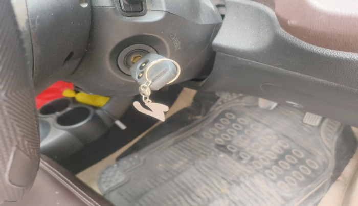 2014 Honda Brio VX MT, Petrol, Manual, 99,571 km, interior