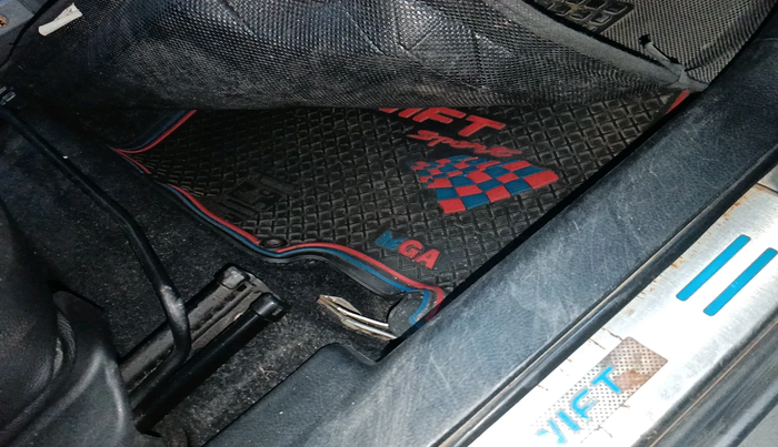 2013 Maruti Swift VXI, Petrol, Manual, 33,296 km, interior