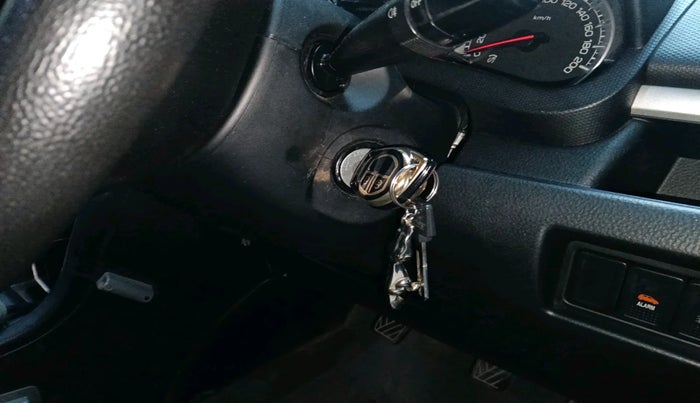 2013 Maruti Swift VXI, Petrol, Manual, 33,296 km, interior