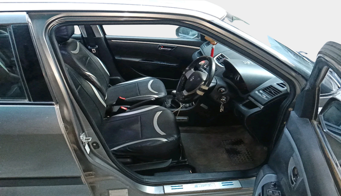 2013 Maruti Swift VXI, Petrol, Manual, 33,296 km, interior