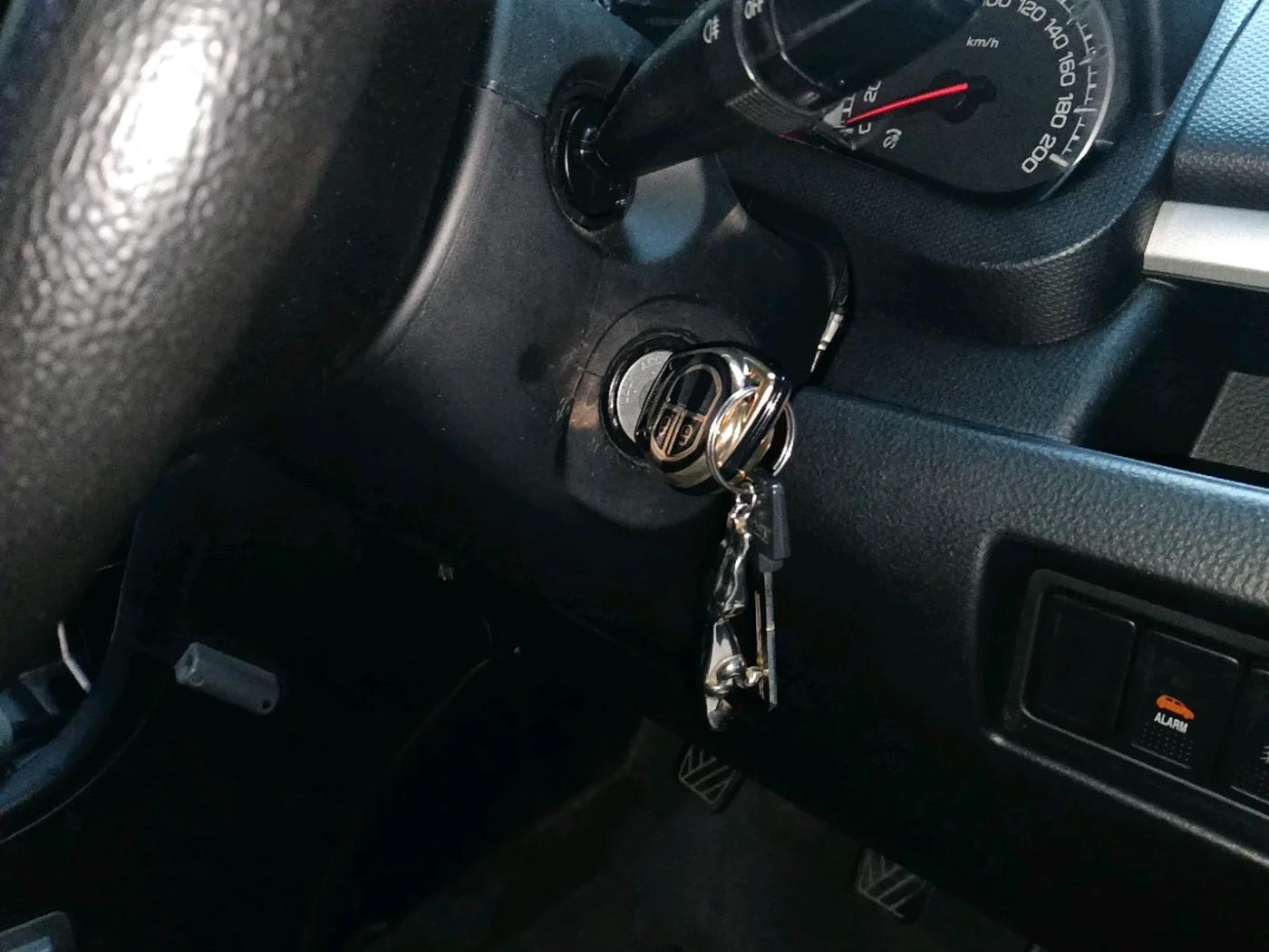 2013 Maruti Swift VXI, Petrol, Manual, 33,296 km, interior