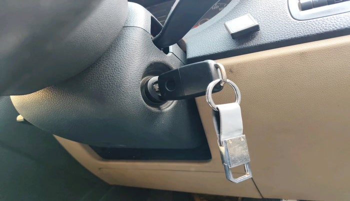 2016 Volkswagen Ameo COMFORTLINE 1.2L, Petrol, Manual, 1,54,907 km, interior