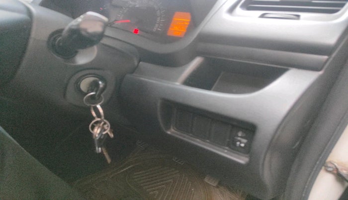 2012 Maruti Swift LXI, Petrol, Manual, 66,217 km, interior