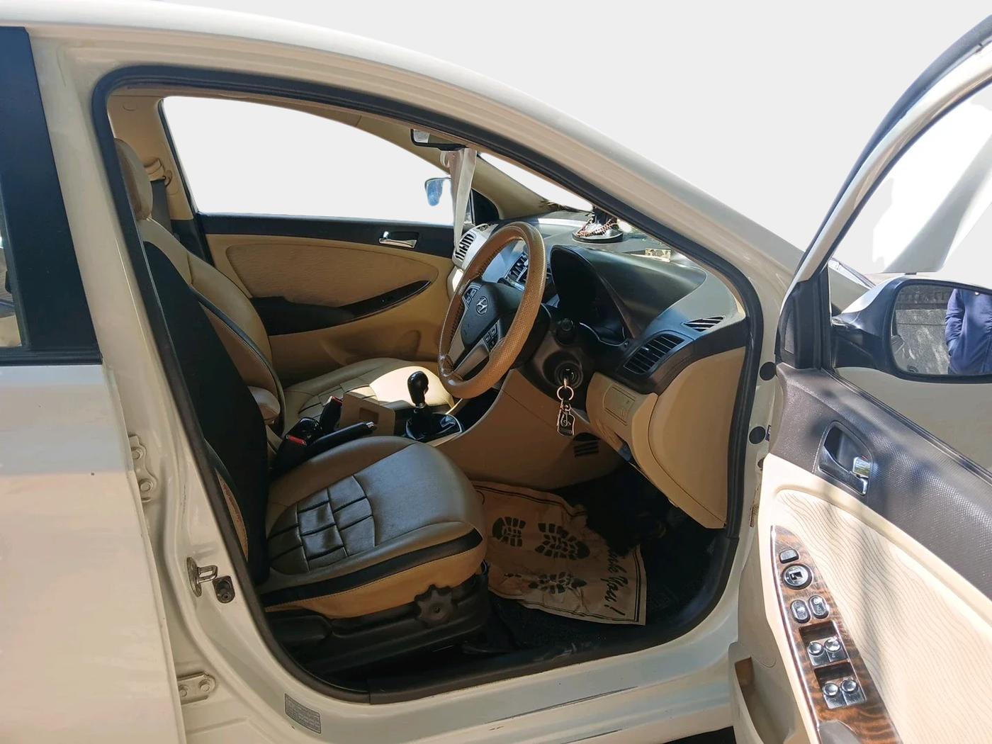2014 Hyundai Verna FLUIDIC 1.6 VTVT SX, Petrol, Manual, 99,350 km, interior