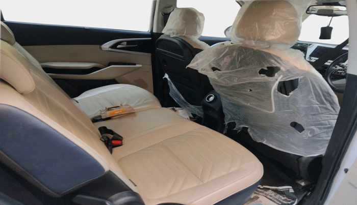 2022 KIA CARENS LUXURY PLUS 1.4 PETROL 7 STR, Petrol, Manual, 25,292 km, interior