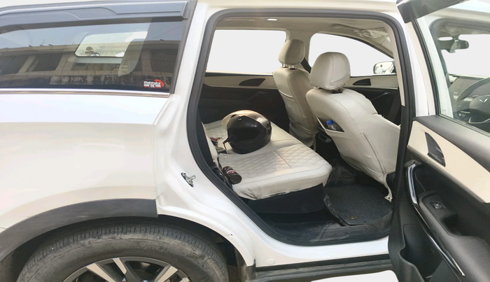 2022 Mahindra XUV700 AX 5 D MT 5 STR, Diesel, Manual, 45,911 km, interior