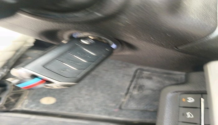 2022 Mahindra XUV700 AX 5 D MT 5 STR, Diesel, Manual, 45,911 km, interior