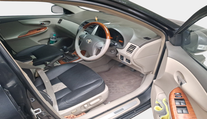 2011 Toyota Corolla Altis GL PETROL, Petrol, Manual, 1,41,951 km, interior