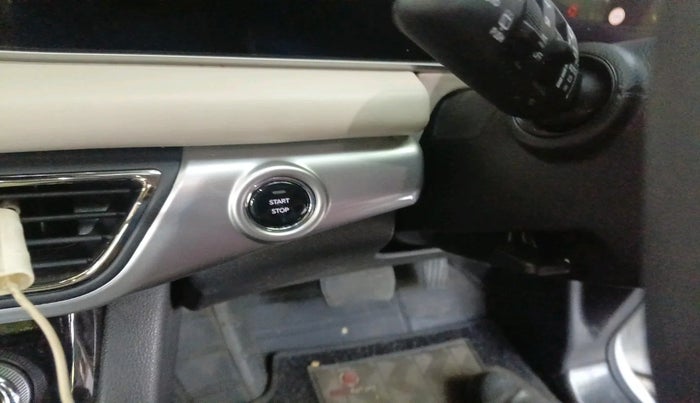 2024 Mahindra XUV700 AX 7 LUXURY P AT 7 STR, Petrol, Automatic, 8,684 km, interior