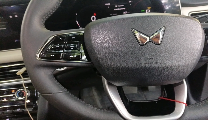 2024 Mahindra XUV700 AX 7 LUXURY P AT 7 STR, Petrol, Automatic, 8,684 km, interior