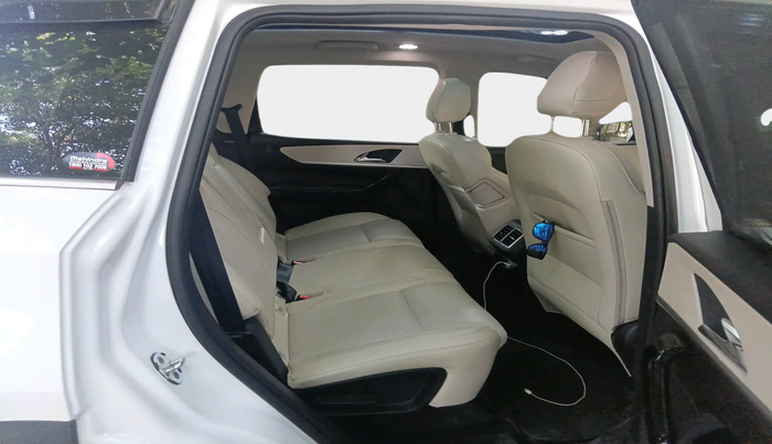 2024 Mahindra XUV700 AX 7 LUXURY P AT 7 STR, Petrol, Automatic, 8,684 km, interior