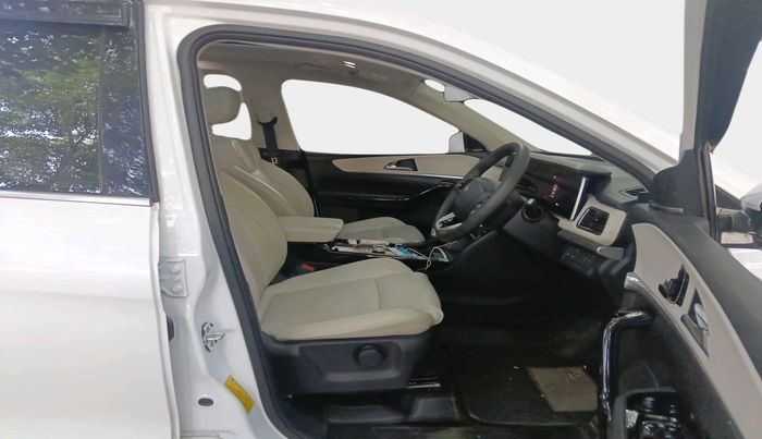 2024 Mahindra XUV700 AX 7 LUXURY P AT 7 STR, Petrol, Automatic, 8,684 km, interior