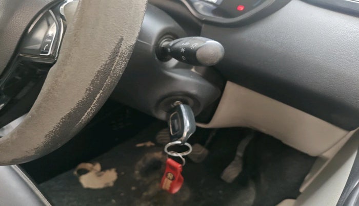 2022 Renault TRIBER RXT, Petrol, Manual, 76,145 km, interior