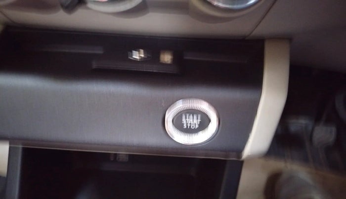 2021 Renault TRIBER RXZ AMT, Petrol, Automatic, 15,908 km, interior