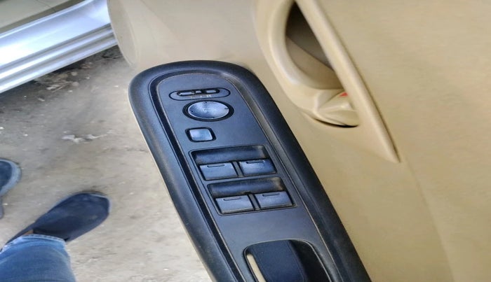 2016 Honda Amaze 1.2L I-VTEC S, Petrol, Manual, 1,30,216 km, interior