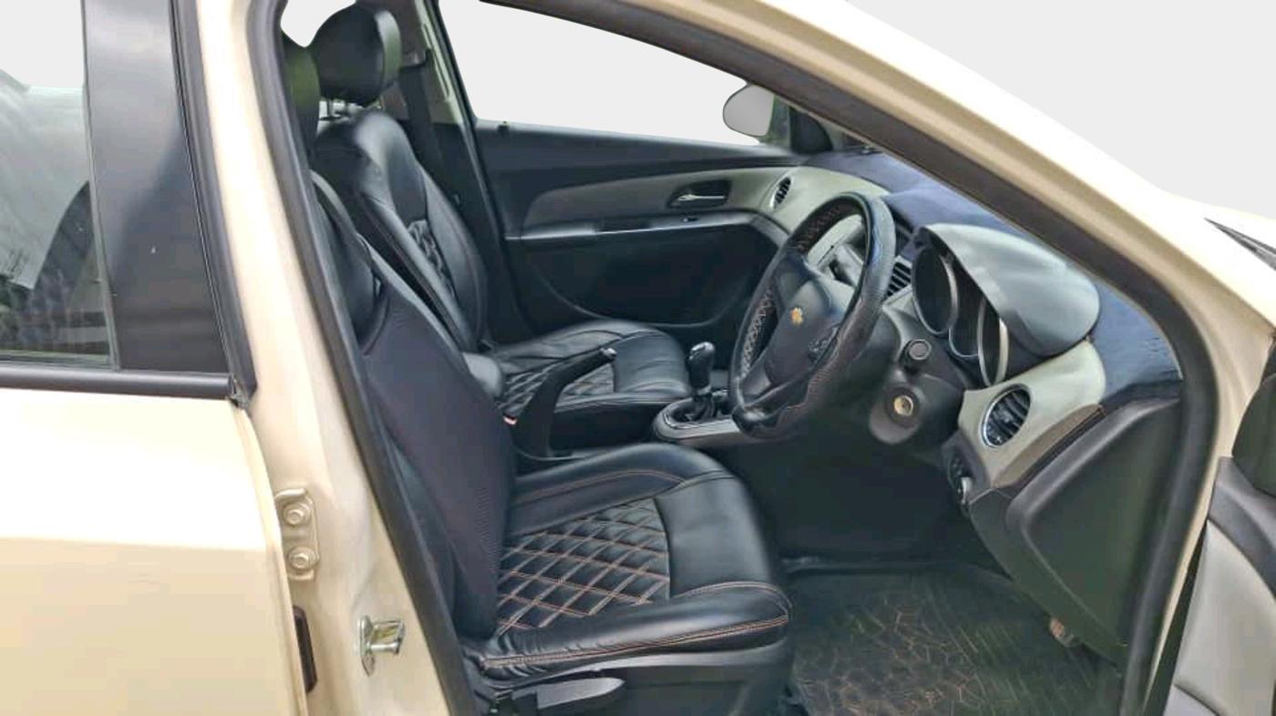 2012 Chevrolet Cruze LT, Diesel, Manual, 94,538 km, interior