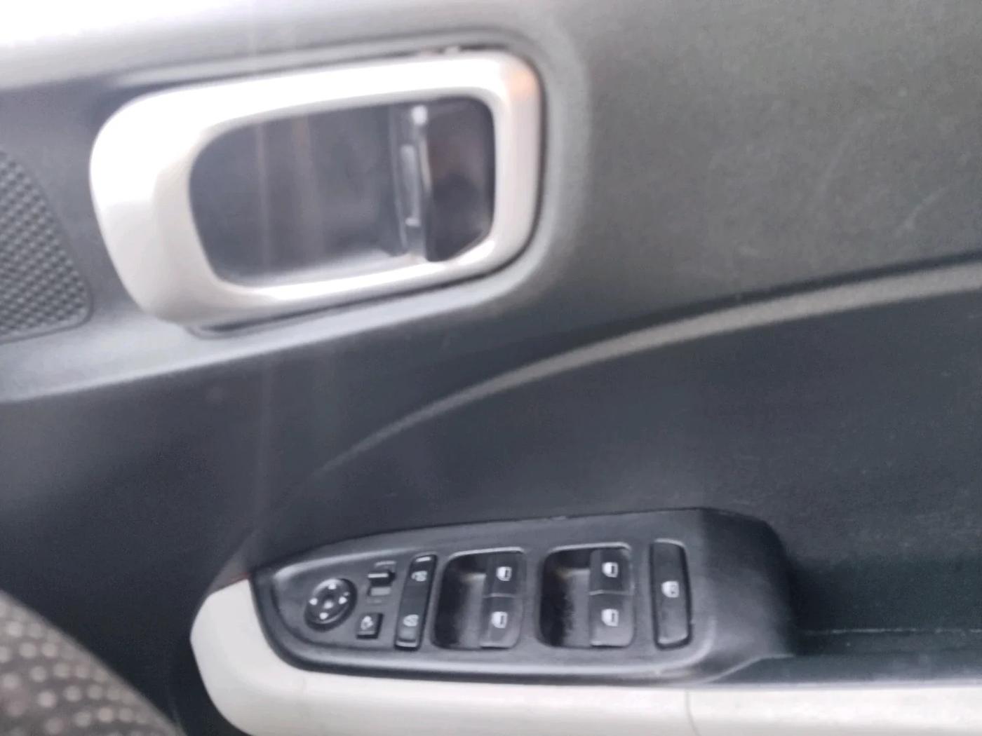 2023 Hyundai VENUE S 1.2, Petrol, Manual, 23,537 km, interior