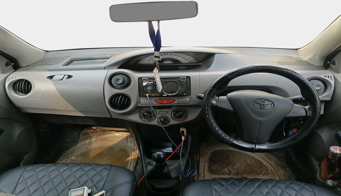 2011 Toyota Etios Liva G, Petrol, Manual, 1,43,662 km, interior