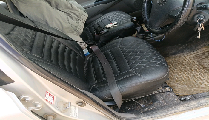 2011 Toyota Etios Liva G, Petrol, Manual, 1,43,662 km, interior