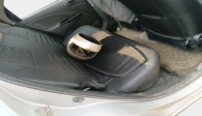 2011 Toyota Etios Liva G, Petrol, Manual, 1,43,662 km, interior